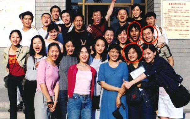 袁莉蔣雯麗畢業(yè)照曝光 整容還是天生麗質(zhì)一目了然