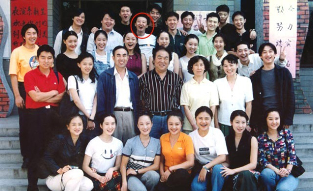 袁莉蔣雯麗畢業(yè)照曝光 整容還是天生麗質一目了然