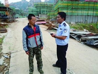 小伙爬40米塔吊嚎啕大哭 沒(méi)討到工資虛脫爬下