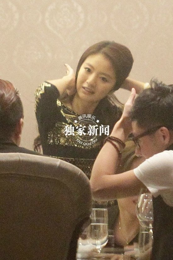 安以軒上海慶生圈內好友齊聚祝壽 舉杯豪飲醉態(tài)百出