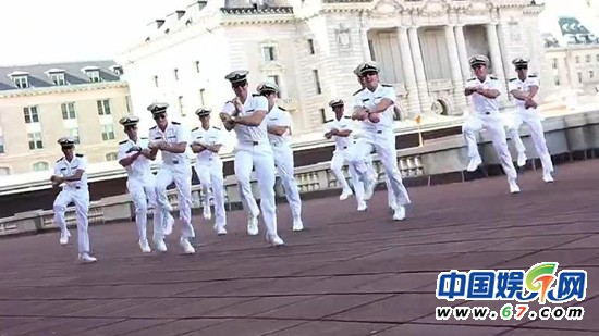 布蘭妮穿旗袍跳騎馬舞 盤點(diǎn)江南Style明星版