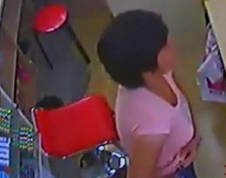 女收銀員上任三天卷錢(qián)開(kāi)溜 面對(duì)監(jiān)控很淡定