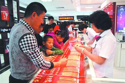 郊區(qū)自駕客進城采金忙 黃金銷量增長四成