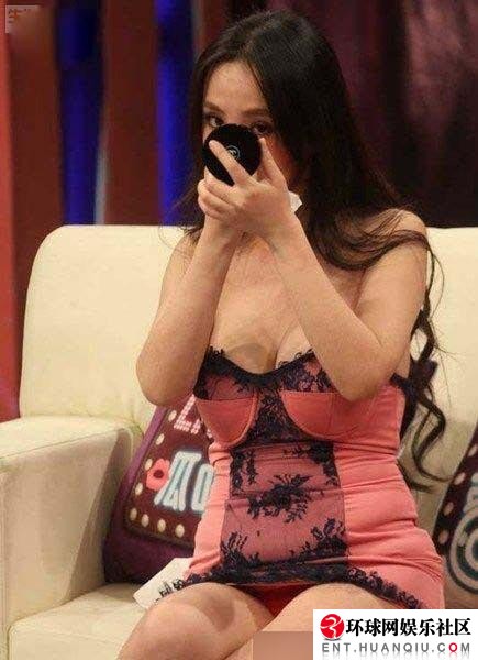 防止泄春光 女星一定要注意坐姿！