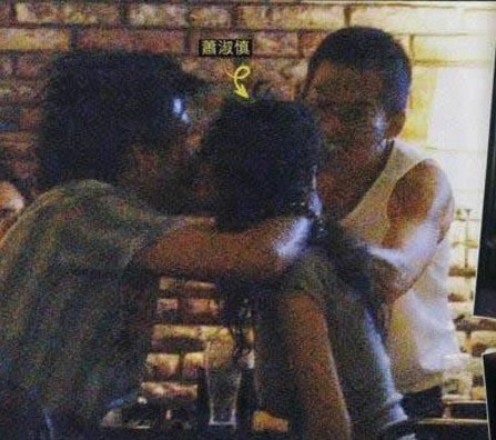女星進(jìn)了夜店就狂放無(wú)限啊！