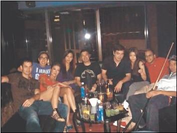 女星進了夜店就狂放無限??！