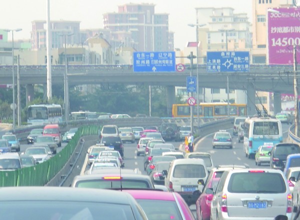 返程高峰今襲來 免費走高速今晚12時結(jié)束