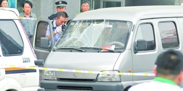 青島一面包車(chē)內(nèi)驚現(xiàn)女尸 紙條留言老公我錯(cuò)了
