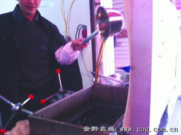 貴陽多市場(chǎng)售致癌烤鴨油 店主稱含多種草藥