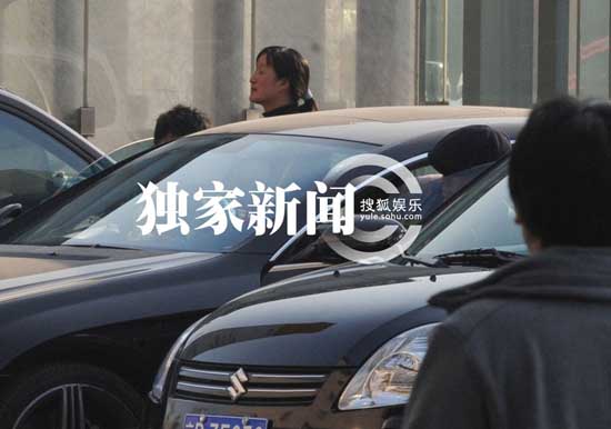 陳坤曬兒子訓(xùn)狗照 9歲優(yōu)優(yōu)側(cè)臉輪廓帥過(guò)老爸