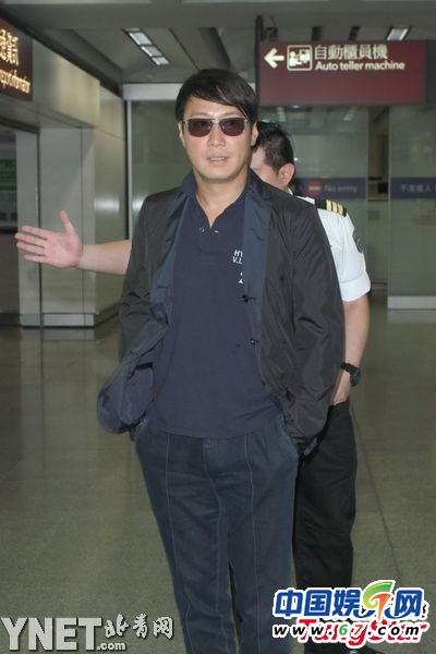 黎明離婚后首現(xiàn)身 粉絲怒罵樂基兒：應拿去喂豬
