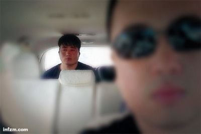 被警察從家中帶走前，蔡洋還不明白自己闖了什么禍。“網(wǎng)上對我一半支持一半反對。”他對母親說。 （