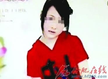 高三女生街頭遭割頸 嫌犯指認(rèn)現(xiàn)場(chǎng)遭千人追打 高三女生街頭遭割頸 嫌犯指認(rèn)現(xiàn)場(chǎng)遭千人追打