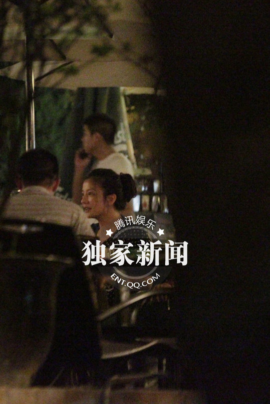 趙薇坐百萬(wàn)改裝奔馳出行 富婆房車越野都有