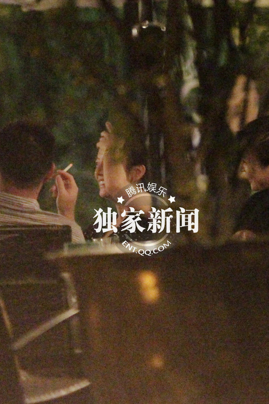 趙薇坐百萬(wàn)改裝奔馳出行 富婆房車越野都有