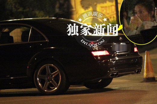 趙薇坐百萬(wàn)改裝奔馳出行 富婆房車越野都有