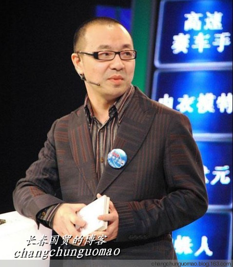 劉儀偉六歲女兒劉思樂(lè)曝光 劉儀偉送女兒上學(xué)