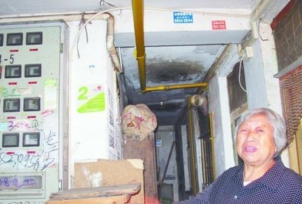 青島小區(qū)48個單元供熱獨(dú)剩1個 管道鋪設(shè)難