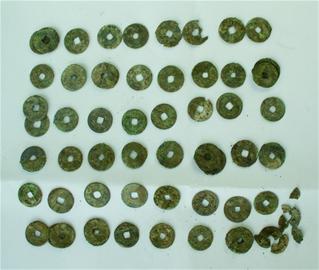 青島即墨挖出宋代古墓 55枚千年銅錢(qián)重見(jiàn)天日