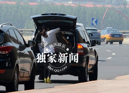 　隨著章子怡與撒貝寧戀情的曝光，小撒搭上了國際巨星，經(jīng)緯則也找到了自己的真愛。