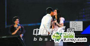 被成龍強(qiáng)吻的明星 男女通吃啊