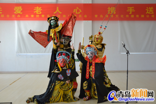 青島曲藝社走進(jìn)福利院 川劇變臉老人最愛 青島曲藝社走進(jìn)福利院 川劇變臉老人最愛