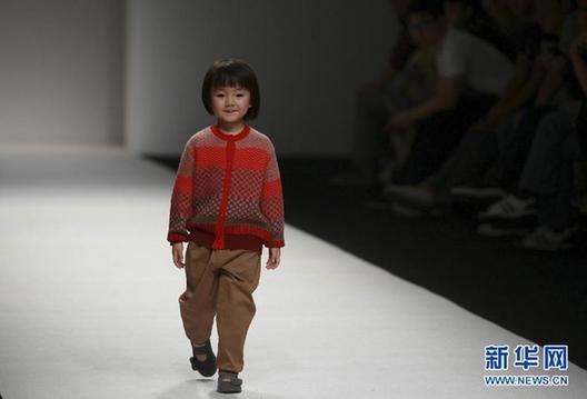 時(shí)裝周小模特T臺秀