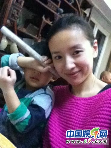 董潔兒子近照曝光 頂頂正太萌樣帥過老爸潘粵明