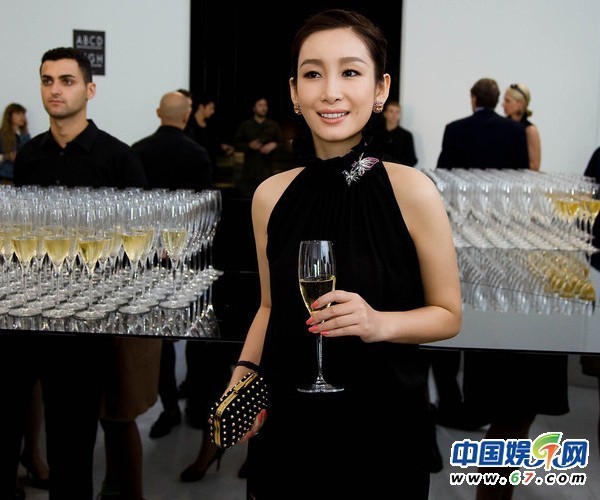 女星時裝周斗身材 張曼玉女神范秦海璐似凸點(diǎn)
