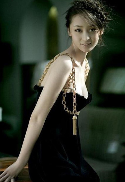 謀女郎李曼肯定與洪金寶兒子戀情 稱(chēng)28歲完婚私密照曝光