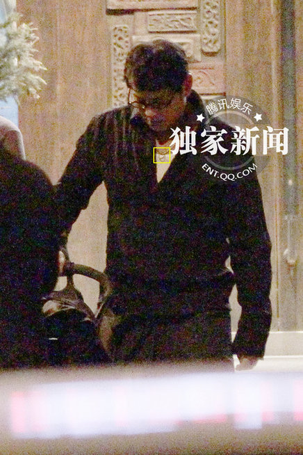 莫少聰攜小其20歲嫩妻就餐 可愛(ài)女兒首曝光
