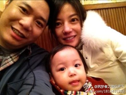 趙薇老公曬女兒成長(zhǎng)照 小四月面容清秀隨媽媽