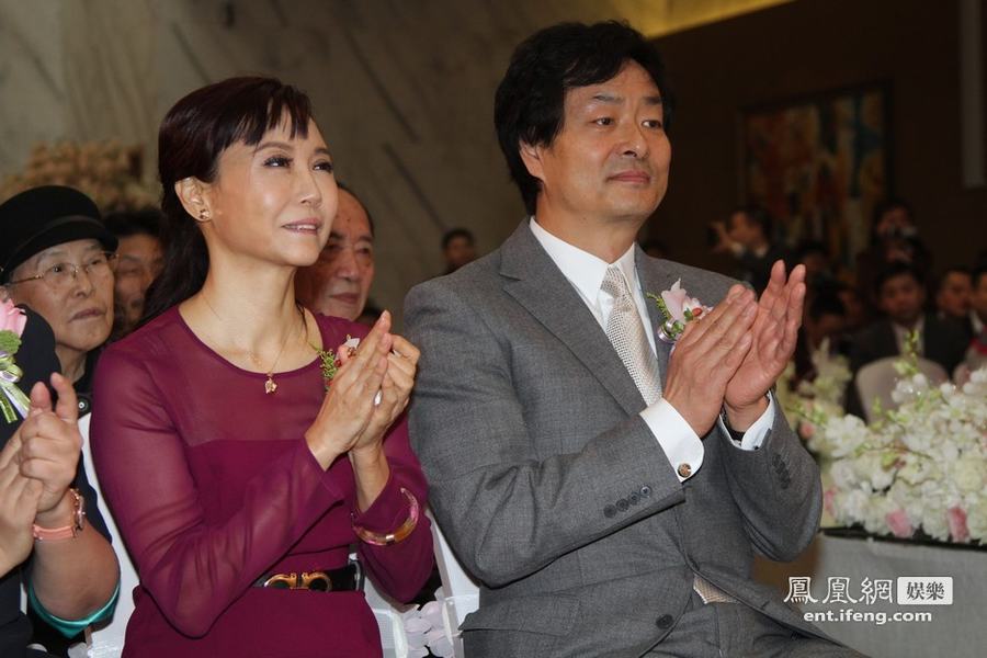 濮存昕25歲女兒濮方北京大婚 未進(jìn)娛樂(lè)圈自己做老總
