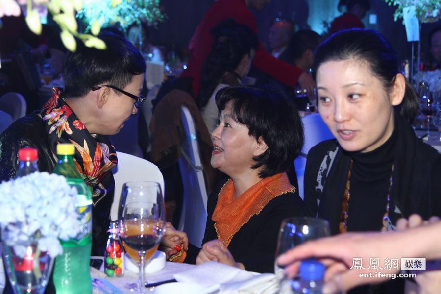 濮存昕25歲女兒濮方北京大婚 未進(jìn)娛樂(lè)圈自己做老總