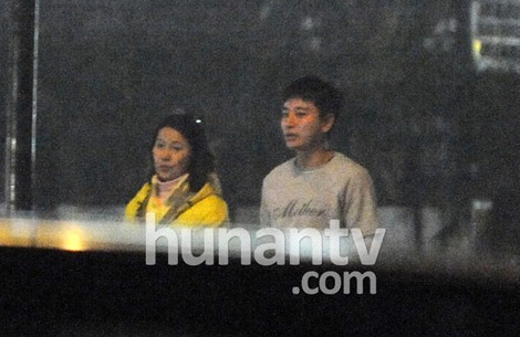 賈乃亮與岳母同行進(jìn)餐 學(xué)習(xí)伺候愛妻李小璐的招數(shù)