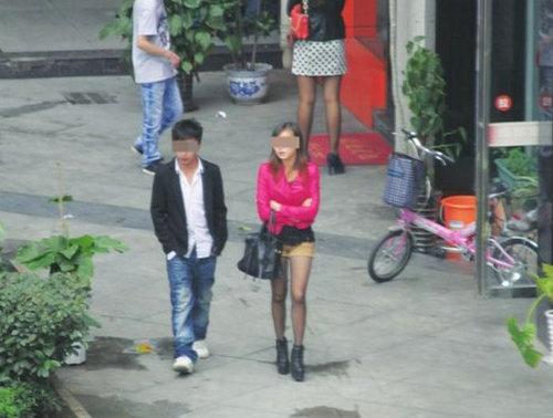 酒托女約見男網友 騙財現(xiàn)場被擒