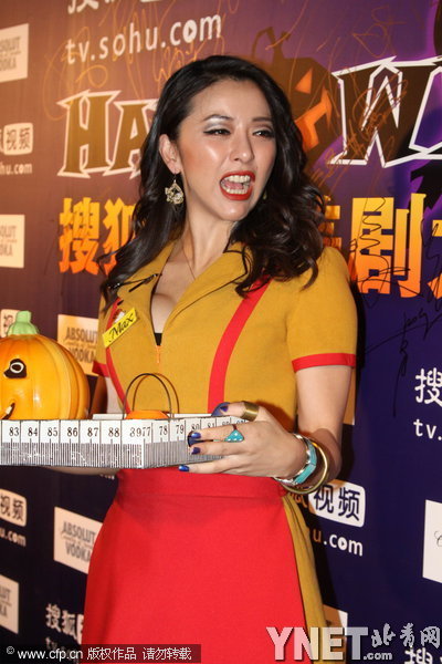 萬(wàn)圣節(jié)派對(duì)群魔亂舞 劉雨欣秀豪乳藍(lán)燕搔首弄姿