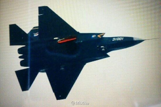 資料圖：殲-31型機是一種單座、雙發(fā)、雙垂尾的常規(guī)布局飛機。
