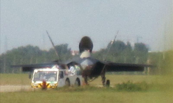 資料圖：西方媒體轉(zhuǎn)發(fā)的中國(guó)新隱形戰(zhàn)機(jī)網(wǎng)絡(luò)圖片。