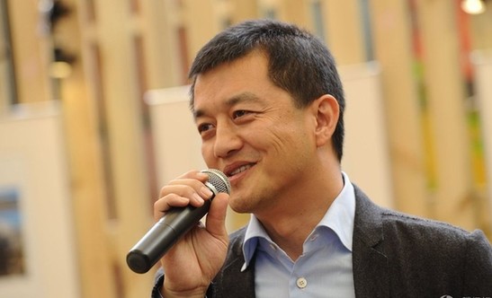王菲李亞鵬高調亮相秀恩愛 個性天后變小女人