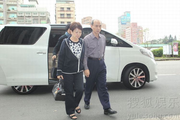 大S小S父親病逝追悼會舉行 汪小菲許雅鈞到場悼念