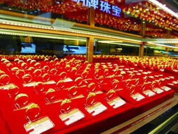 青島商場金飾差價大 20克黃金飾品差出1300