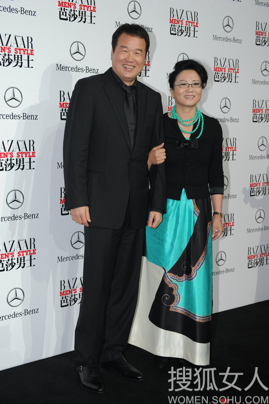 眾星助陣芭莎頒獎(jiǎng)禮 內(nèi)地女星透視裝走紅毯搶鏡