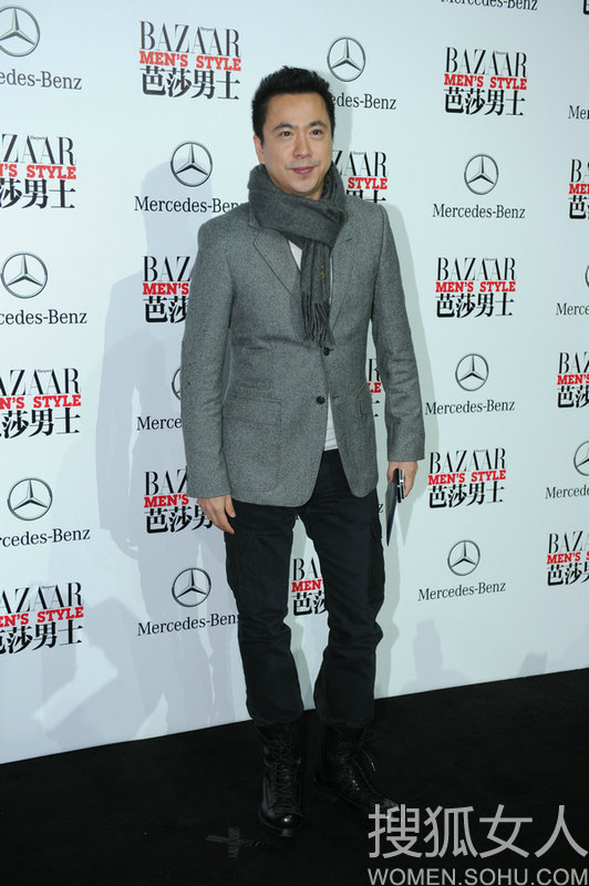 眾星助陣芭莎頒獎(jiǎng)禮 內(nèi)地女星透視裝走紅毯搶鏡