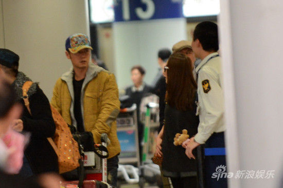 任重姚笛避緋聞 機(jī)場(chǎng)分分合合難默契