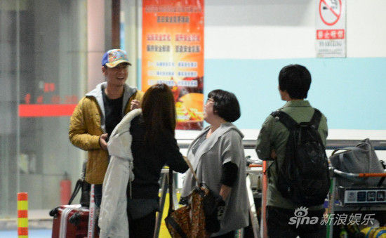 任重姚笛避緋聞 機(jī)場(chǎng)分分合合難默契