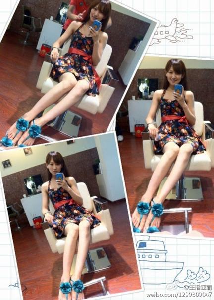 國足隊(duì)長杜威主動(dòng)示愛浙江美女主播亞麗 蜂腰長腿似侯佩岑