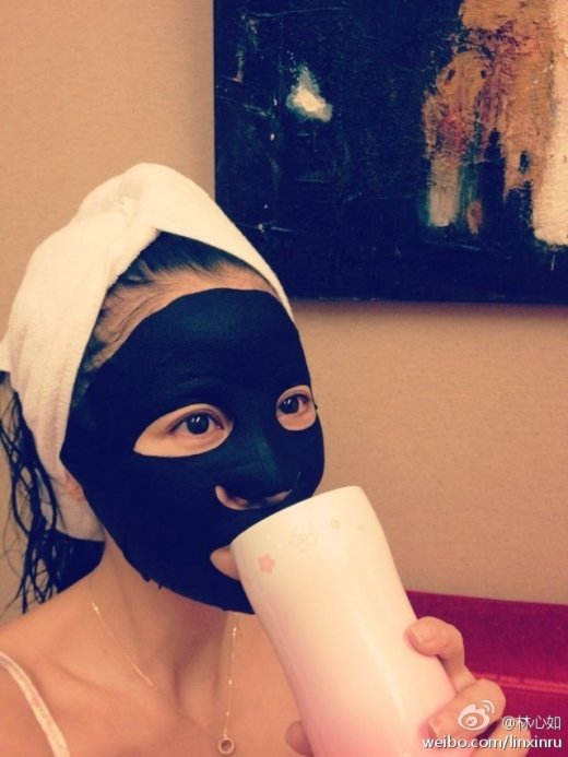 2012年當(dāng)紅明星微博賣(mài)萌囧照