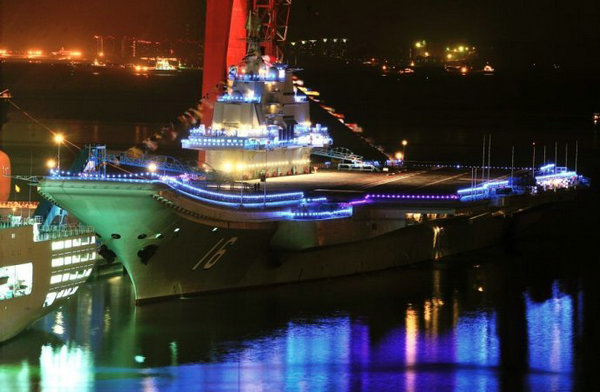 資料圖：五彩斑斕的中國航母遼寧艦。
