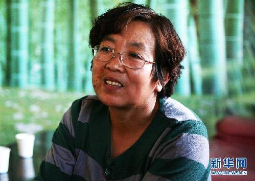 （十八大代表風(fēng)采錄·圖文互動）（4）不讓一個學(xué)生掉隊——記甘肅省嘉峪關(guān)市酒鋼三中教師閆桂珍